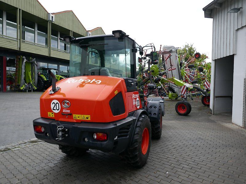 Kubota R090