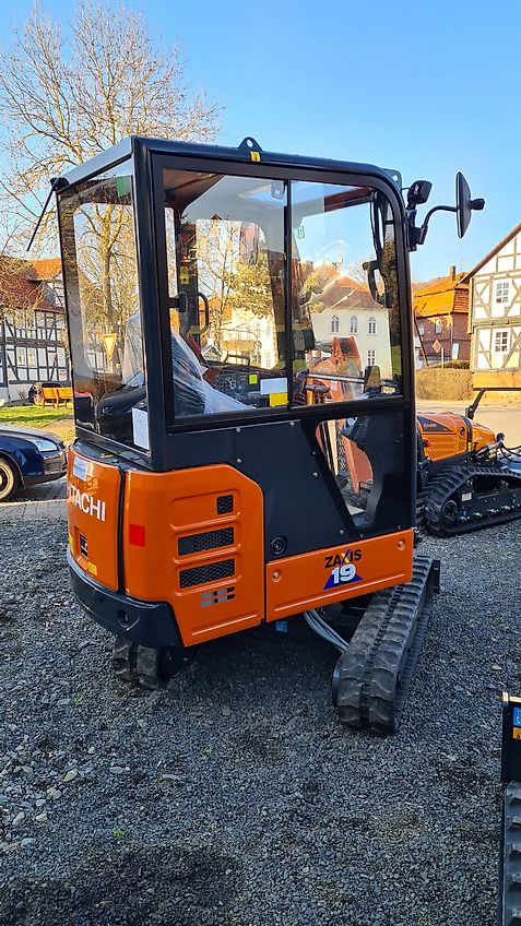 Hitachi ZX19-6 2,0t mit Verstellfahrwerk, Schwenkmotor/PowerTilt und Schnellwechsler MS03 - auch zur Miete!