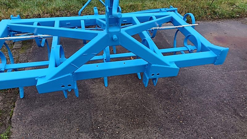 Lemken Lemken ?Korund 2m Saatbeetkombination mit Stabwalze 250mm 11Kultivatorzinken geschraubt Tiefeneinstellung über Drehspindel der Krümlerwalze