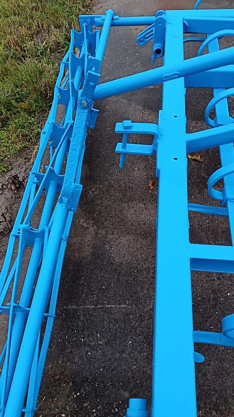 Lemken Lemken ?Korund 2m Saatbeetkombination mit Stabwalze 250mm 11Kultivatorzinken geschraubt Tiefeneinstellung über Drehspindel der Krümlerwalze