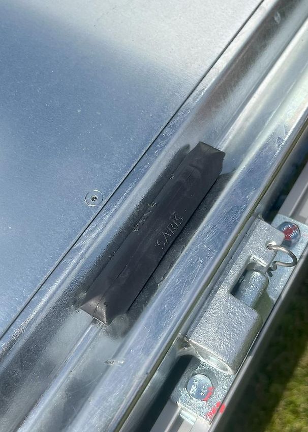 Saris Dreiseitenkipper 306x184 3500 kg E-Pumpe Rampen Kipper