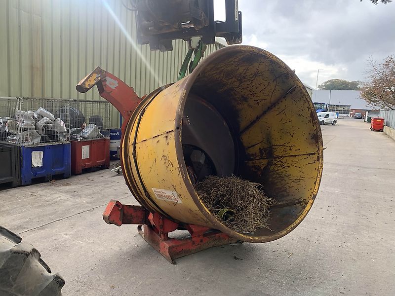 Teagle USED Teagle Tomahawk 404 Bale Feeder For Sale