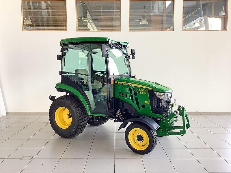 John Deere 2038R
