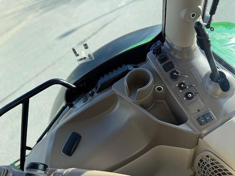 John Deere John Deere 6175R / 2460H