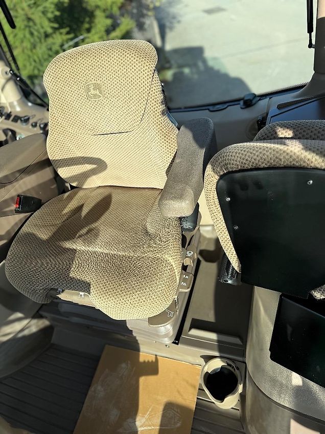 John Deere John Deere 6175R / 2460H