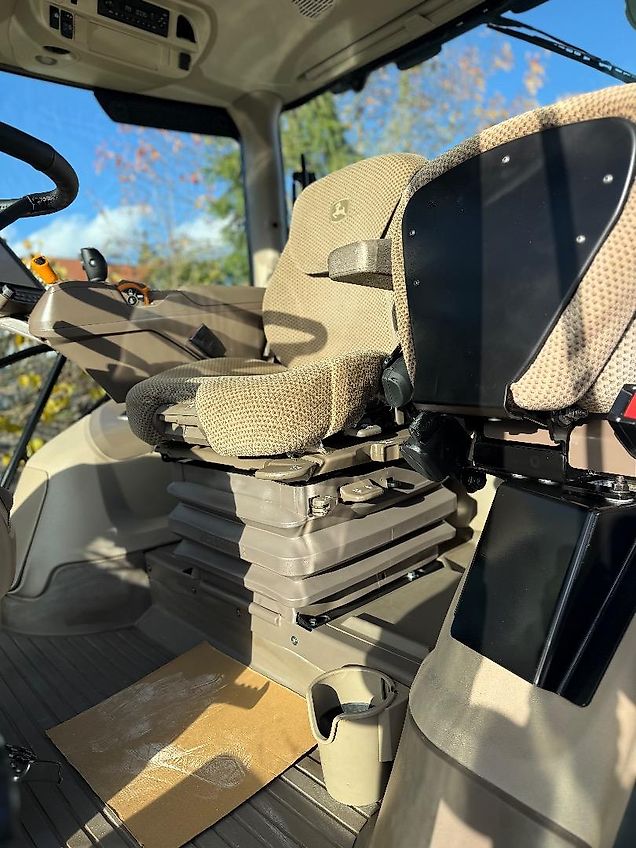 John Deere John Deere 6175R / 2460H