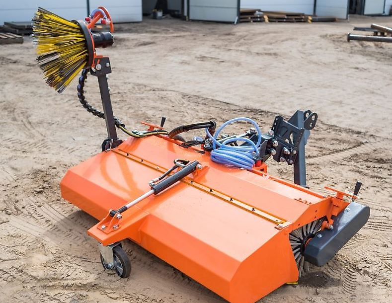 Moderntech TOP-AGRO NEU! Kehrmaschine mit Gelenkwelle Antrieb ZMW