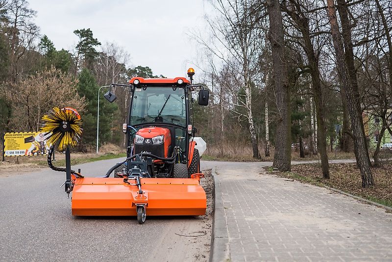 Moderntech TOP-AGRO NEU! Kehrmaschine mit Gelenkwelle Antrieb ZMW