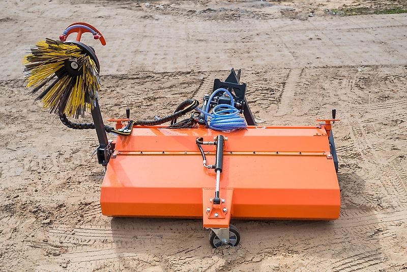 Moderntech TOP-AGRO NEU! Kehrmaschine mit Gelenkwelle Antrieb ZMW
