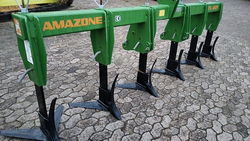 Amazone Amazone Amazone TL 401 Tiefenlockerer 450 cm Arbeitsbreite 6 Grubberstiele mit 75 cm Reihenabstand Arbeitstiefe bis über 100 cm mit Drehspindeln ideal für 75 cm Reihenkulturen zur Lockerung von Pflugsohlen Verdichtungen Frontgrubber Vorbaugrubber