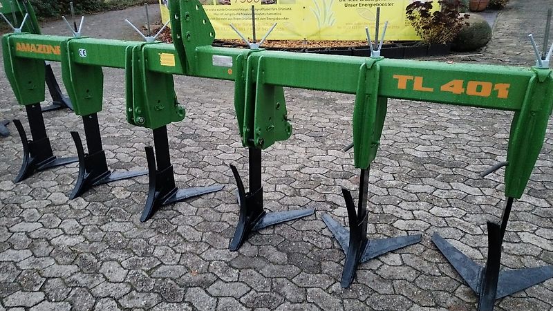 Amazone Amazone Amazone TL 401 Tiefenlockerer 450 cm Arbeitsbreite 6 Grubberstiele mit 75 cm Reihenabstand Arbeitstiefe bis über 100 cm mit Drehspindeln ideal für 75 cm Reihenkulturen zur Lockerung von Pflugsohlen Verdichtungen Frontgrubber Vorbaugrubber