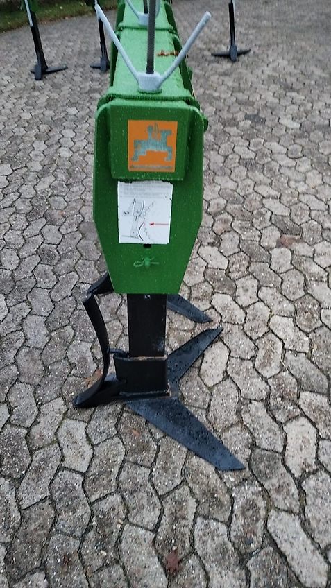 Amazone Amazone Amazone TL 401 Tiefenlockerer 450 cm Arbeitsbreite 6 Grubberstiele mit 75 cm Reihenabstand Arbeitstiefe bis über 100 cm mit Drehspindeln ideal für 75 cm Reihenkulturen zur Lockerung von Pflugsohlen Verdichtungen Frontgrubber Vorbaugrubber