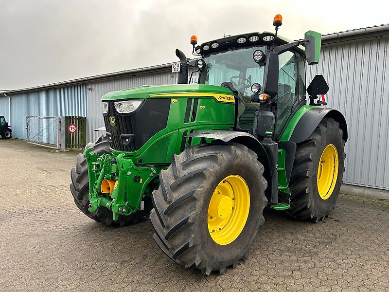 John Deere 6R 250