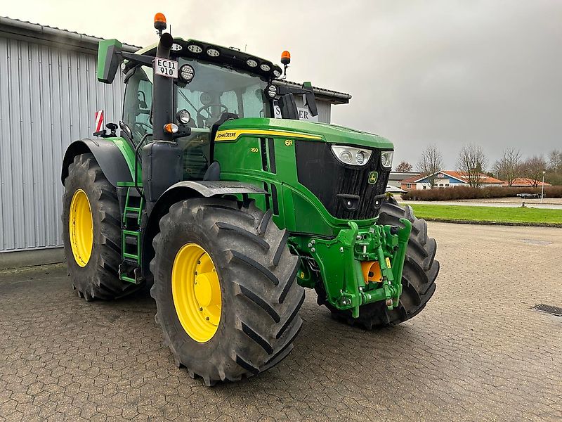 John Deere 6R 250