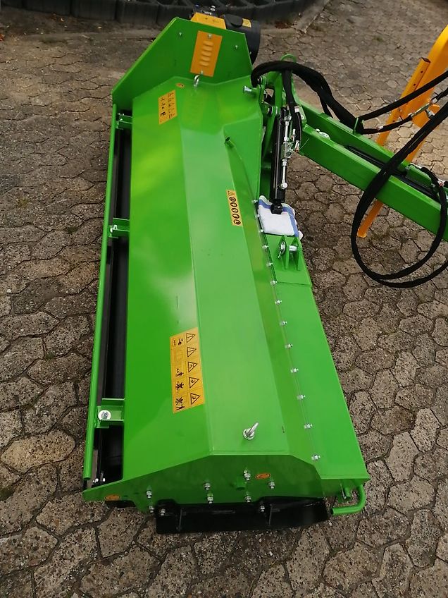 Maschio Kein Celli Tehnos Müthing Draggone Berti Maschio 200cm Seitenmulcher 90 GRad nach oben 55Grad in Böschungen 2 Doppelwirkende Steuergeräte Schlegelrotor mit schweren Hammerschlegel Verschraubt 2m Arbeitsbreite zu Demozwecken im Einsatz