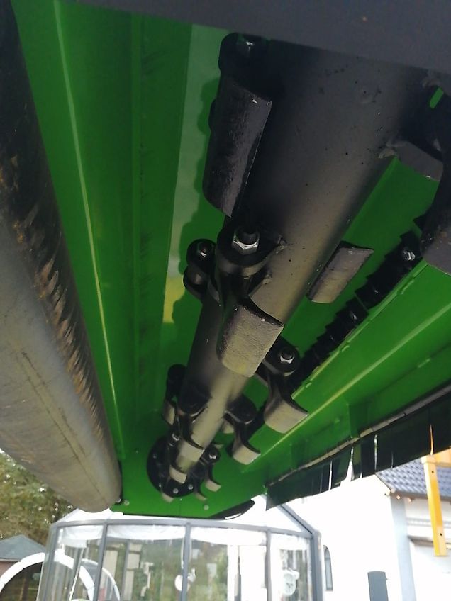 Maschio Kein Celli Tehnos Müthing Draggone Berti Maschio 200cm Seitenmulcher 90 GRad nach oben 55Grad in Böschungen 2 Doppelwirkende Steuergeräte Schlegelrotor mit schweren Hammerschlegel Verschraubt 2m Arbeitsbreite zu Demozwecken im Einsatz