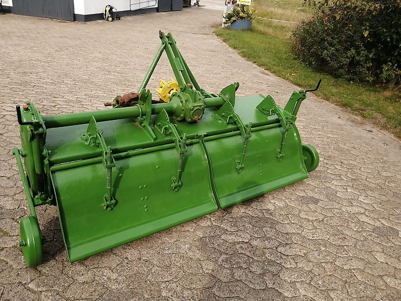 Celli Celli Bio Bodenfräse Keine Maschio Bodenfräse 200cm Celli Modell E 205 cm Arbeitsbreite Frässmesser 100% seitliche Stützräder zur exakten Arbeitstiefeneinstellung Fremdkörpersicherung über Lamellenkupplung