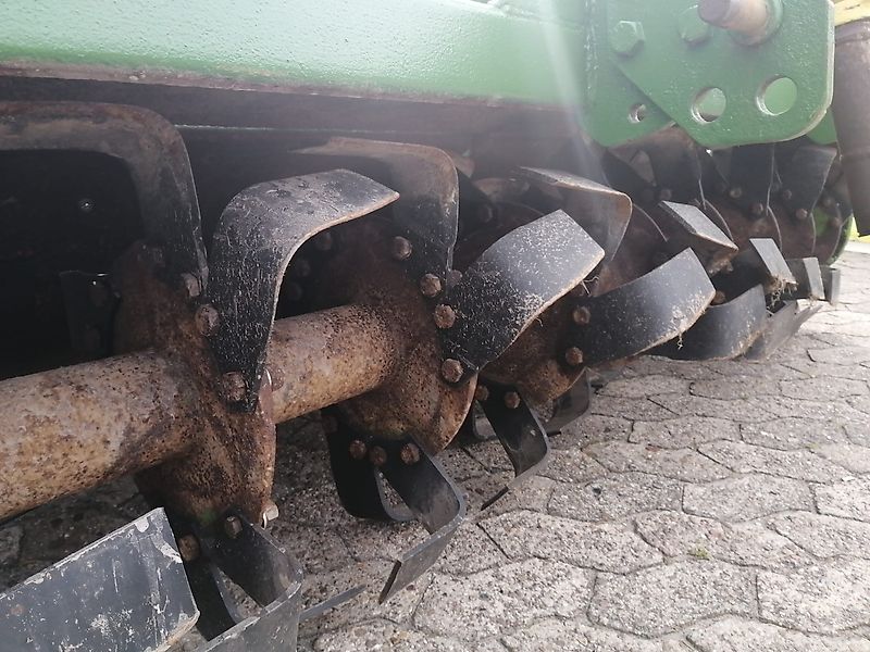 Celli Celli Bio Bodenfräse Keine Maschio Bodenfräse 200cm Celli Modell E 205 cm Arbeitsbreite Frässmesser 100% seitliche Stützräder zur exakten Arbeitstiefeneinstellung Fremdkörpersicherung über Lamellenkupplung