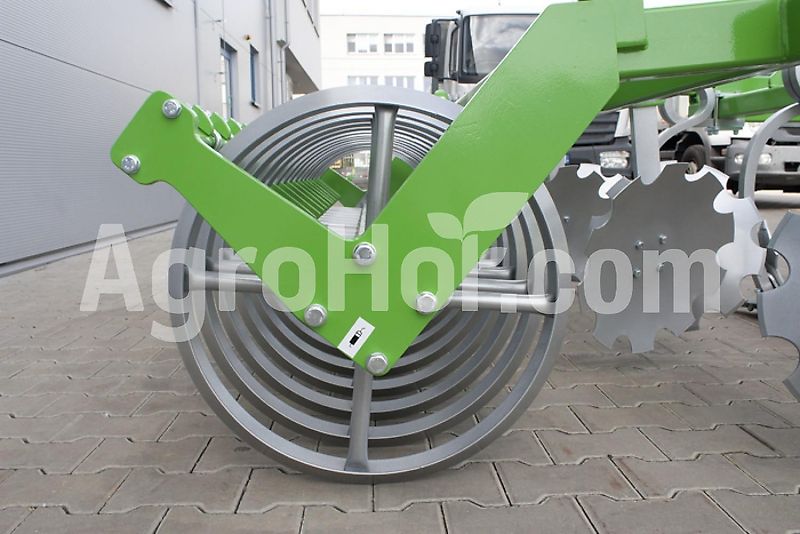 Bomet U865 / Aggregat zur Stoppelbearbeitung mit einer Walze 180-380 cm