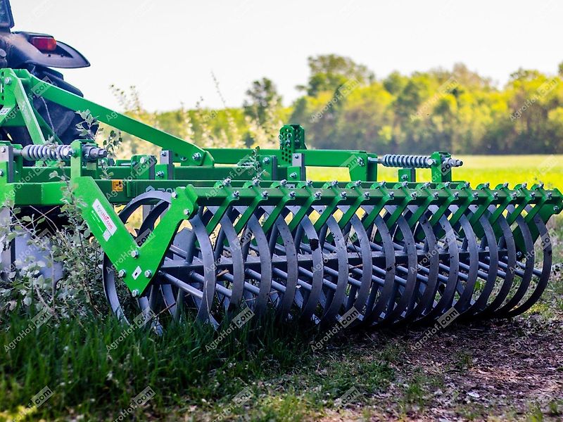 Bomet U865 / Aggregat zur Stoppelbearbeitung mit einer Walze 180-380 cm