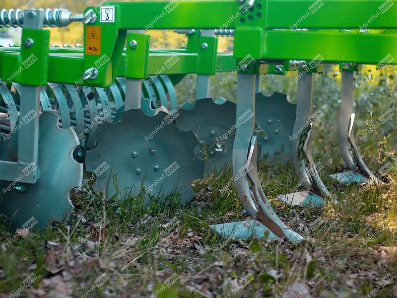 Bomet U865 / Aggregat zur Stoppelbearbeitung mit einer Walze 180-380 cm