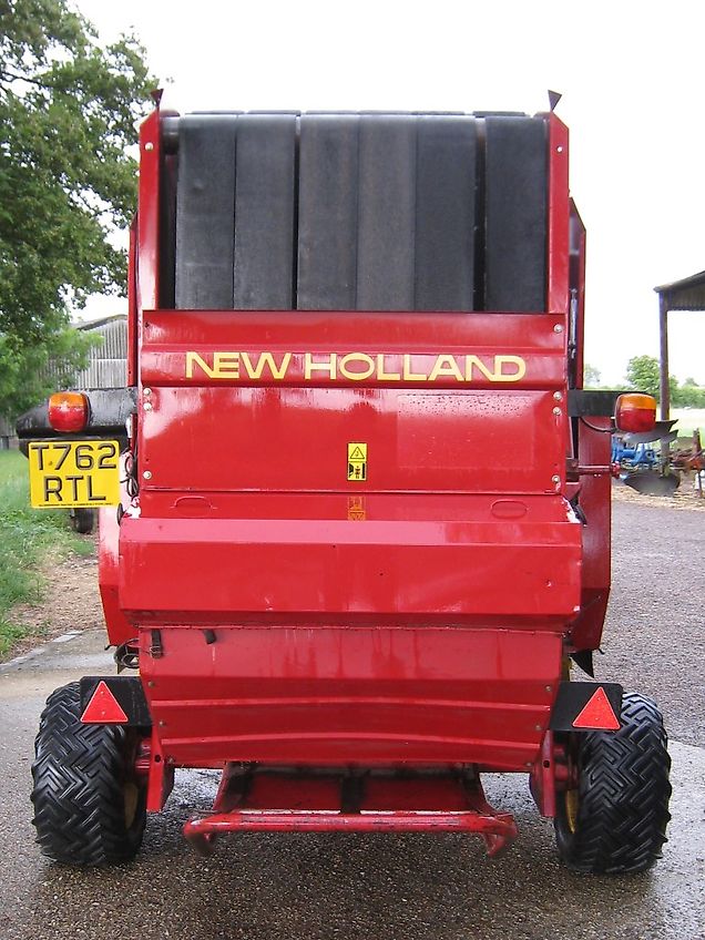 New Holland 658