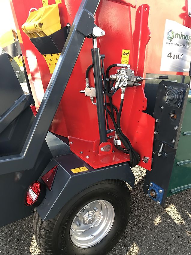 Minos Agri Futtermischwagen T-DYKM 4