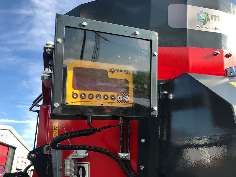 Minos Agri Futtermischwagen T-DYKM 4