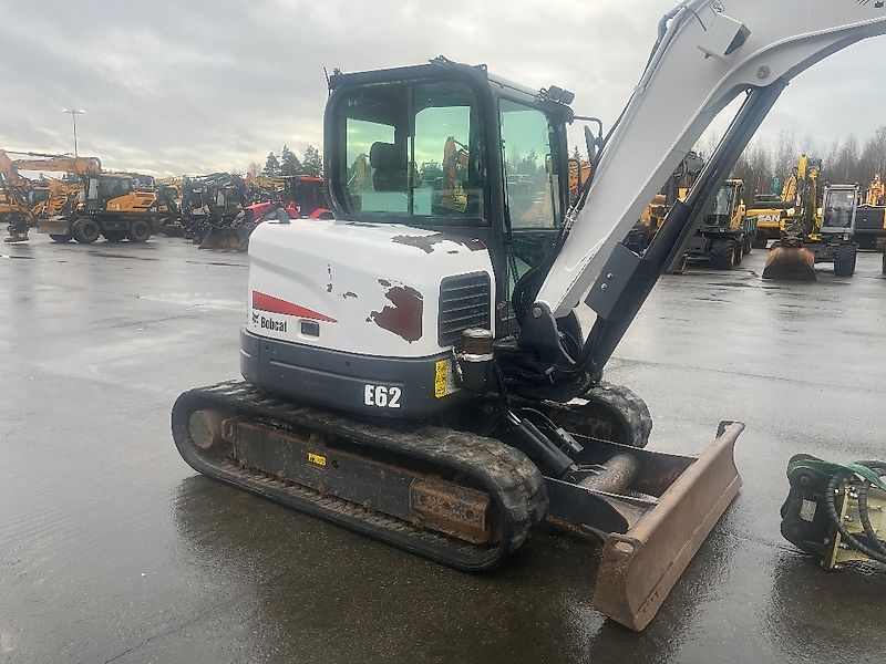 Bobcat E 62 / Pyörittäjä, 3 kauhaa, Vasara, Rasvari