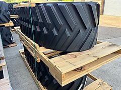 Camso John Deere 8RX Tracks