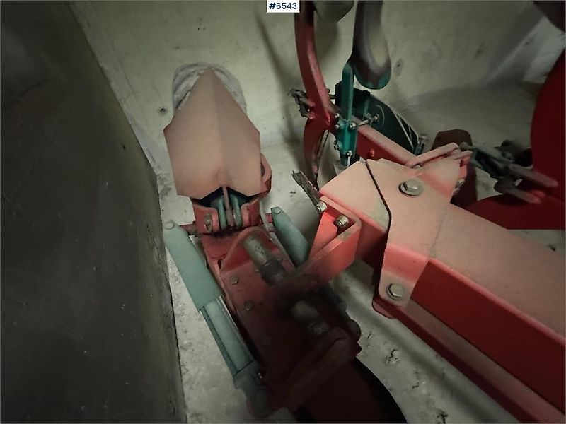 Kverneland PB100 6-Skjærs Vario Semi-Vendeplog