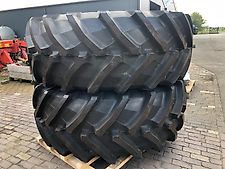 Trelleborg 710/70R42 TM900 op wiel Valtra Q-serie