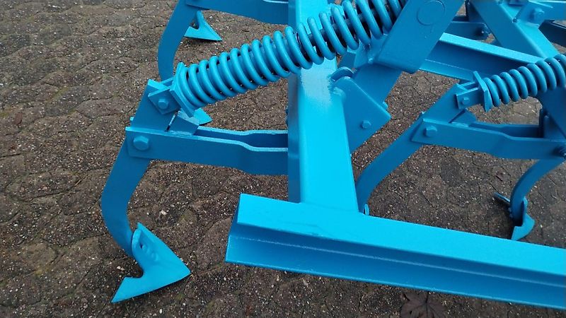 Lemken Lemken Grubber 220cm Nonstop Fremdkörpersicherung an 9 Grubberstilen Rahmenhöhe 70cm Ideal zur Tannenbaumrodung Fremdkörpersicherung über Federpaket über Gewindestange einstellbar