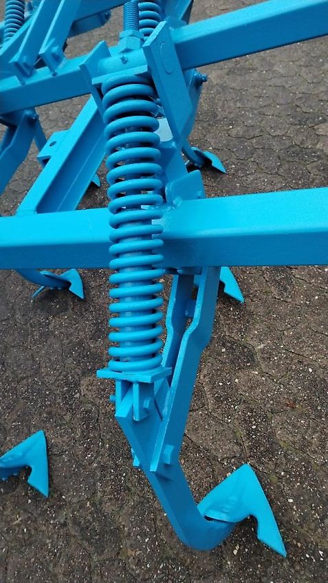 Lemken Lemken Grubber 220cm Nonstop Fremdkörpersicherung an 9 Grubberstilen Rahmenhöhe 70cm Ideal zur Tannenbaumrodung Fremdkörpersicherung über Federpaket über Gewindestange einstellbar