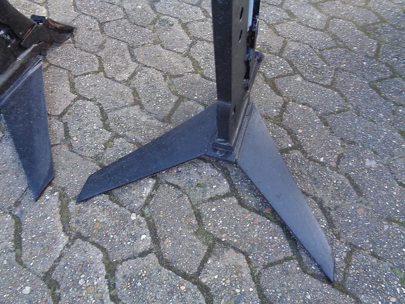 Amazone Amazone Amazone TL402 Tiefenlockerer 450 cm Arbeitsbreite 6 Grubberstiele mit 66,5 cm Reihenabstand Arbeitstiefe bis über 100 cm mit Drehspindeln ideal für 75 cm Reihenkulturen zur Lockerung von Pflugsohlen Verdichtungen Frontgrubber Vorbaugrubber