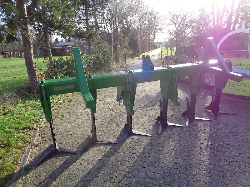 Amazone Amazone Amazone TL402 Tiefenlockerer 450 cm Arbeitsbreite 6 Grubberstiele mit 66,5 cm Reihenabstand Arbeitstiefe bis über 100 cm mit Drehspindeln ideal für 75 cm Reihenkulturen zur Lockerung von Pflugsohlen Verdichtungen Frontgrubber Vorbaugrubber