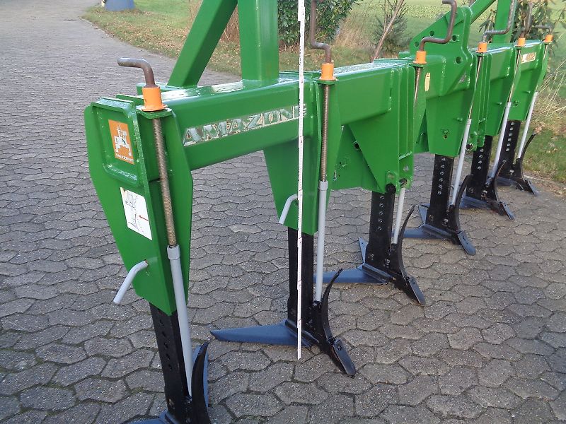 Amazone Amazone Amazone TL402 Tiefenlockerer 450 cm Arbeitsbreite 6 Grubberstiele mit 66,5 cm Reihenabstand Arbeitstiefe bis über 100 cm mit Drehspindeln ideal für 75 cm Reihenkulturen zur Lockerung von Pflugsohlen Verdichtungen Frontgrubber Vorbaugrubber