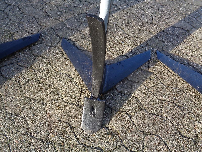 Amazone Amazone Amazone TL402 Tiefenlockerer 450 cm Arbeitsbreite 6 Grubberstiele mit 66,5 cm Reihenabstand Arbeitstiefe bis über 100 cm mit Drehspindeln ideal für 75 cm Reihenkulturen zur Lockerung von Pflugsohlen Verdichtungen Frontgrubber Vorbaugrubber