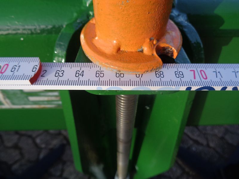 Amazone Amazone Amazone TL402 Tiefenlockerer 450 cm Arbeitsbreite 6 Grubberstiele mit 66,5 cm Reihenabstand Arbeitstiefe bis über 100 cm mit Drehspindeln ideal für 75 cm Reihenkulturen zur Lockerung von Pflugsohlen Verdichtungen Frontgrubber Vorbaugrubber