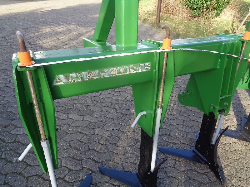 Amazone Amazone Amazone TL402 Tiefenlockerer 450 cm Arbeitsbreite 6 Grubberstiele mit 66,5 cm Reihenabstand Arbeitstiefe bis über 100 cm mit Drehspindeln ideal für 75 cm Reihenkulturen zur Lockerung von Pflugsohlen Verdichtungen Frontgrubber Vorbaugrubber