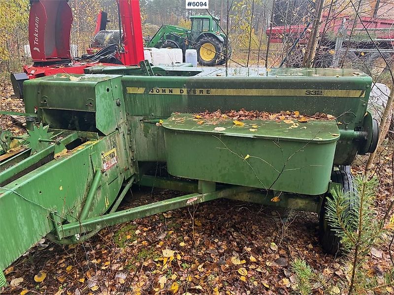 John Deere 332
