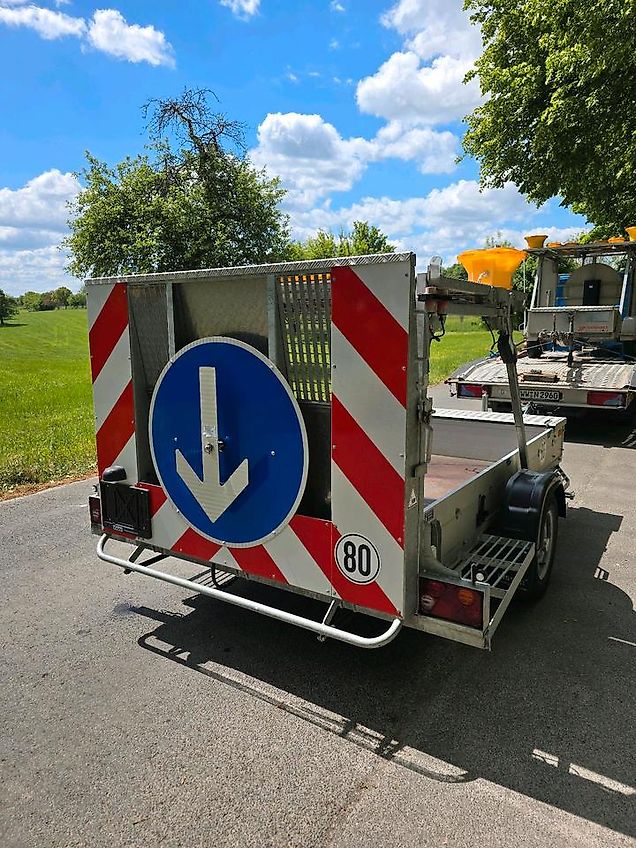 Nissen VZ 616 FAT kleine Ausführung Absperrtafel B3 Vorwarntafel Verkehrsleittafel Verkehrssicherungsanhänger Verkehrsleitanhänger Horizont Trebbiner