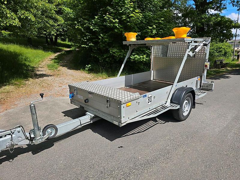 Nissen VZ 616 FAT kleine Ausführung Absperrtafel B3 Vorwarntafel Verkehrsleittafel Verkehrssicherungsanhänger Verkehrsleitanhänger Horizont Trebbiner
