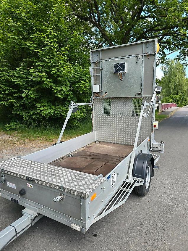 Nissen VZ 616 FAT kleine Ausführung Absperrtafel B3 Vorwarntafel Verkehrsleittafel Verkehrssicherungsanhänger Verkehrsleitanhänger Horizont Trebbiner