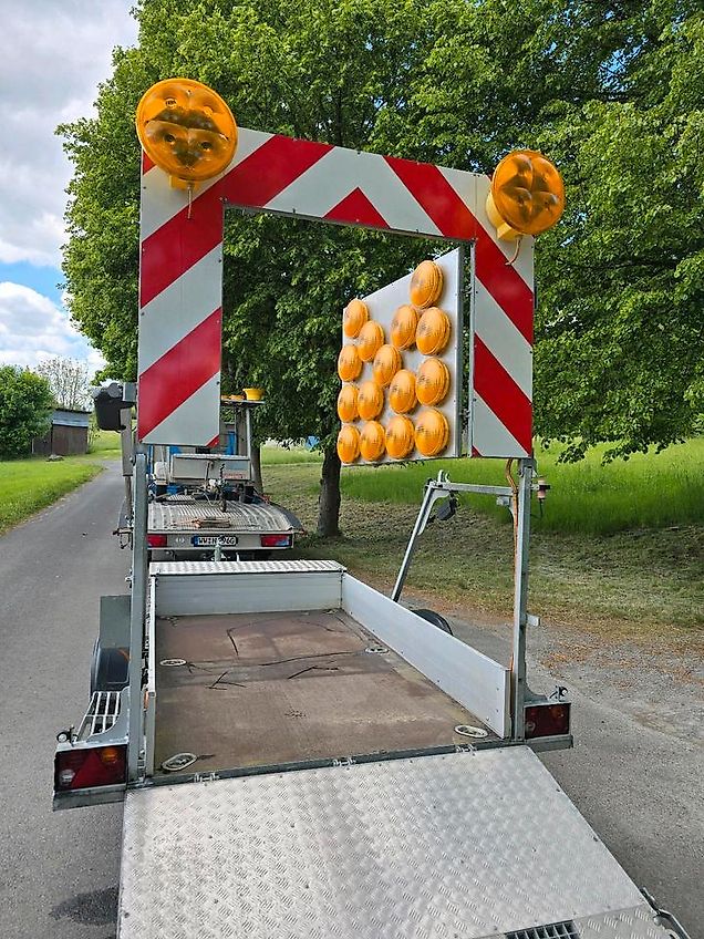 Nissen VZ 616 FAT kleine Ausführung Absperrtafel B3 Vorwarntafel Verkehrsleittafel Verkehrssicherungsanhänger Verkehrsleitanhänger Horizont Trebbiner