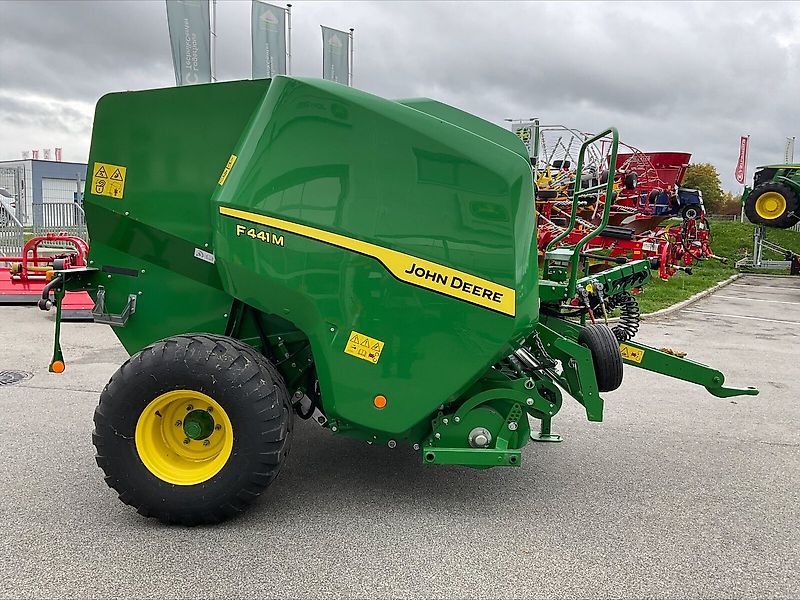 John Deere F 441 M Rundballenpresse