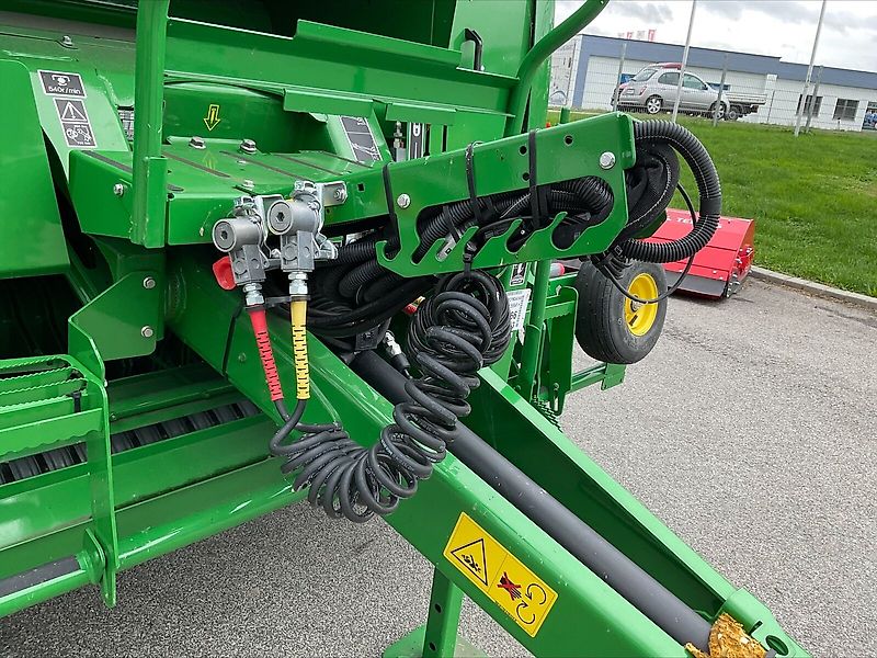 John Deere F 441 M Rundballenpresse