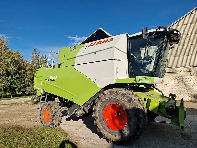 Claas Tucano 320