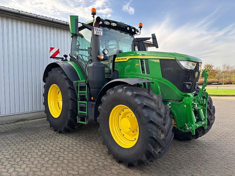 John Deere 6R 250