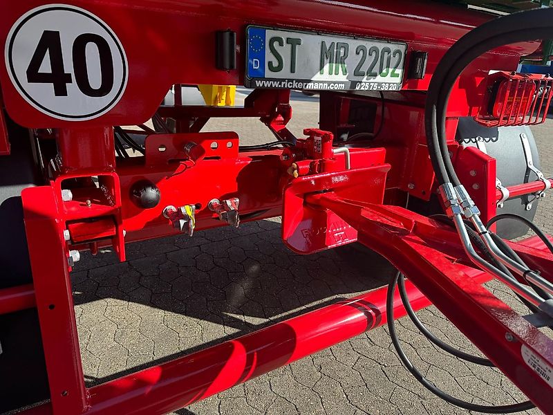 Kröger 18to mit Kunststoffbordwand Interne Nr. 40740